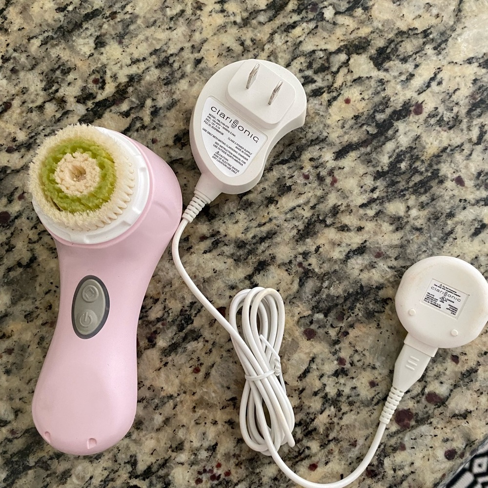 Clarisonic facial cleaning brush with charger